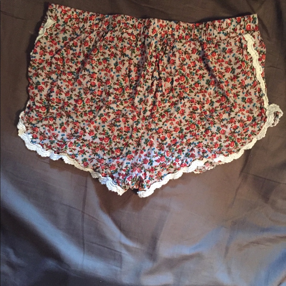 Comfy floral shorts